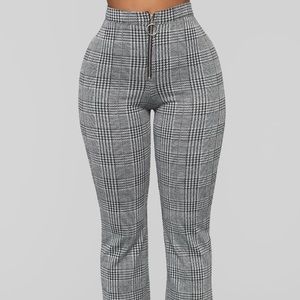 NWT Cute and comfy plaid crop pants
